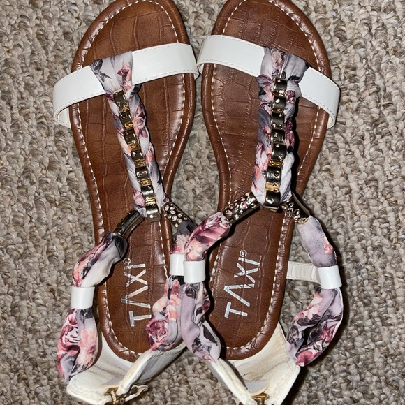 Sandals - Picture 4 of 5